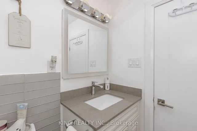 Additional image 30 of 28 AINSLIE Ave