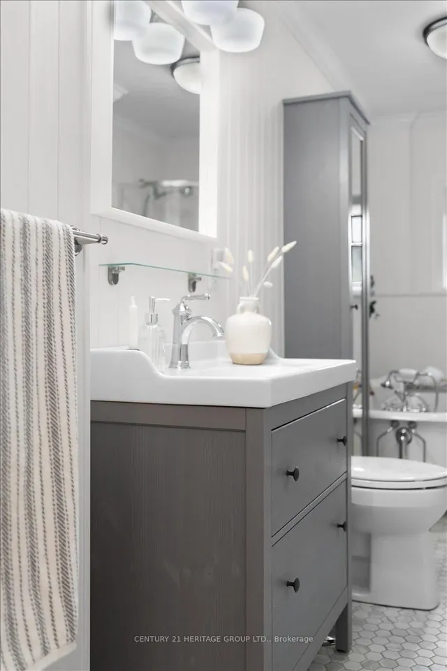 Additional image 32 of 40 Emerald St