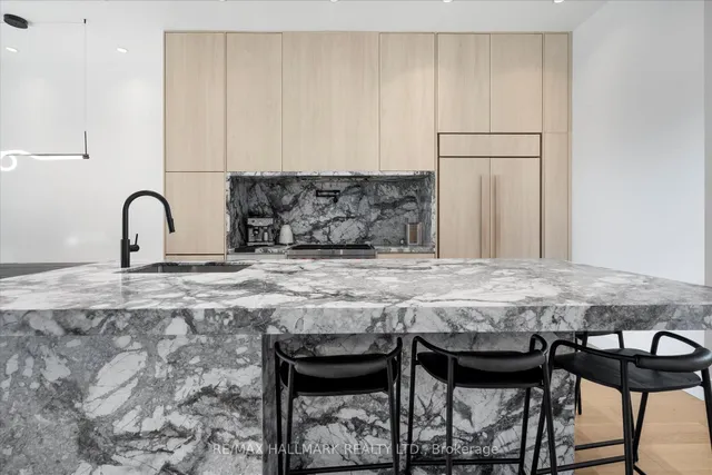 Additional image 17 of 31 Redwood Ave