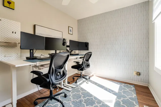 Additional image 32 of 2448 Capilano Cres