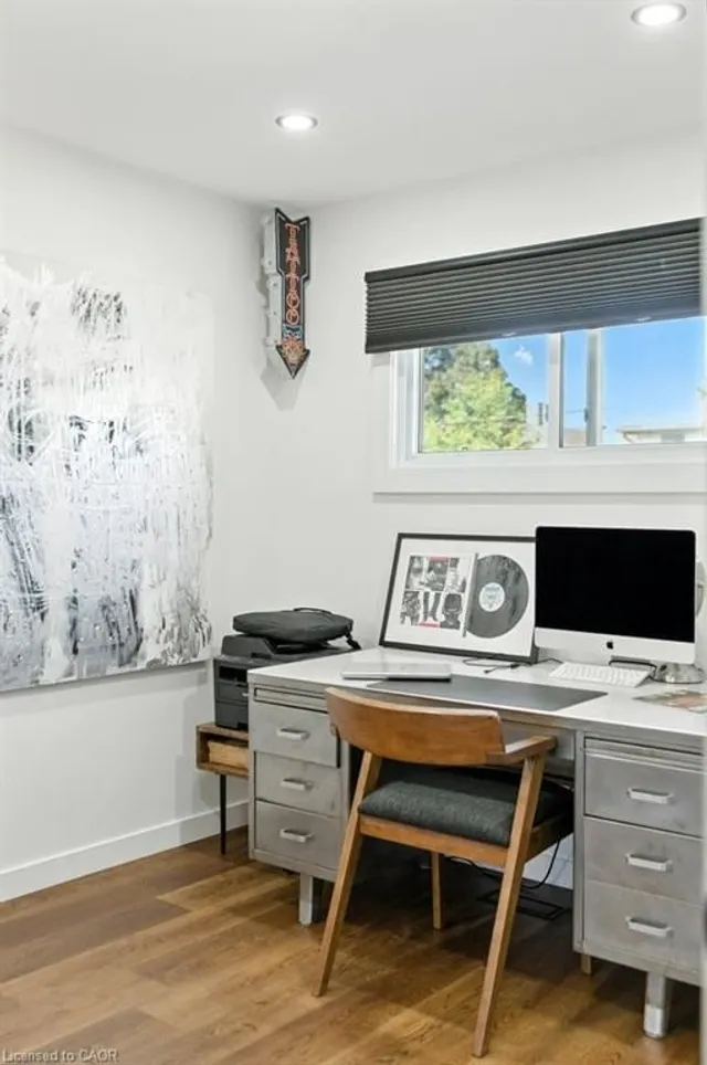 Additional image 29 of 30 Cloke Crt