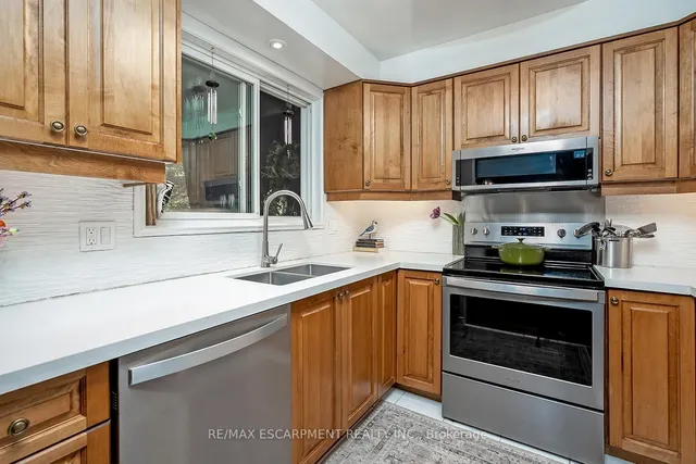 Additional image 14 of 1580 Kern's Rd Unit 5