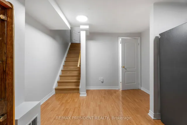 Additional image 32 of 823 Ledbury Cres