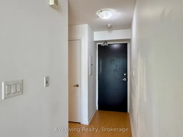 Additional image 29 of 25 Capreol Crt Unit 2002