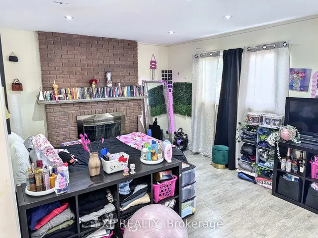 Additional image 18 of 28 Poinsettia Pl