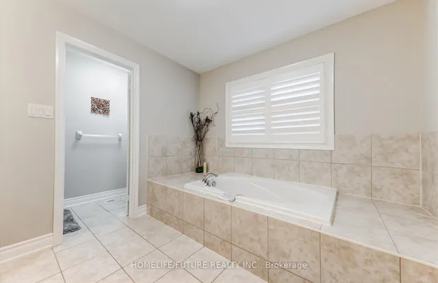 Additional image 24 of 28 Billancourt Cres