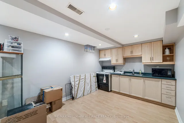 Additional image 35 of 365 Turnberry Cres