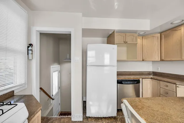 Additional image 8 of 894 Garth St