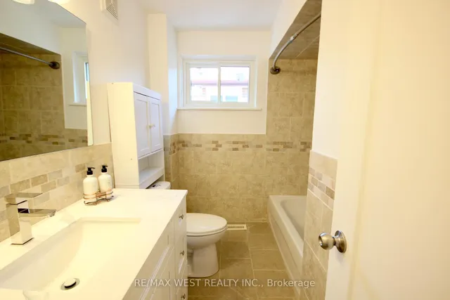 Additional image 34 of 7139 Darcel Ave