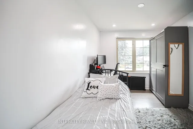 Additional image 12 of 24 Grovetree Pl