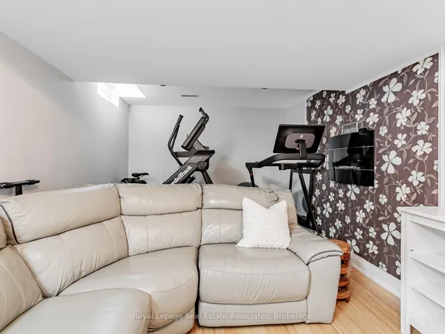 Additional image 27 of 35 Glenmanor Dr