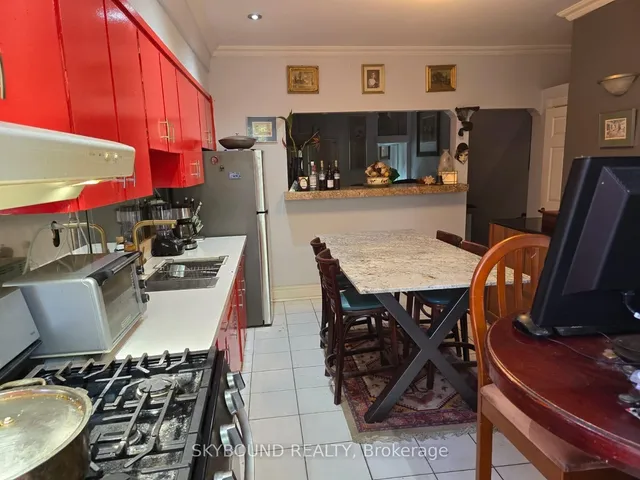 Additional image 3 of 837 Gladstone Ave