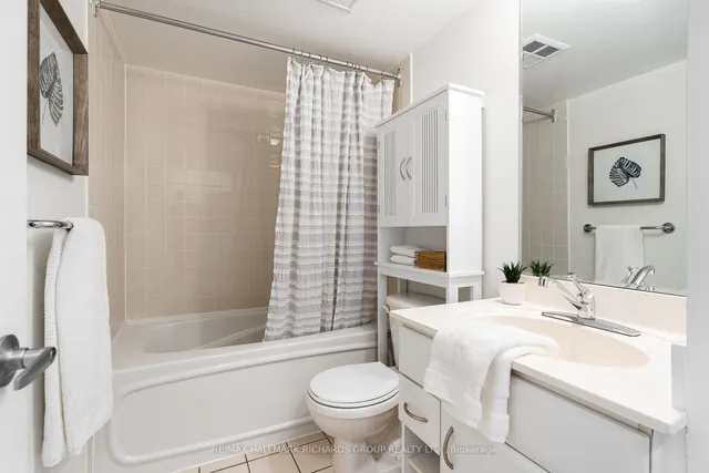 Additional image 10 of 38 Lee Centre Dr Unit 811