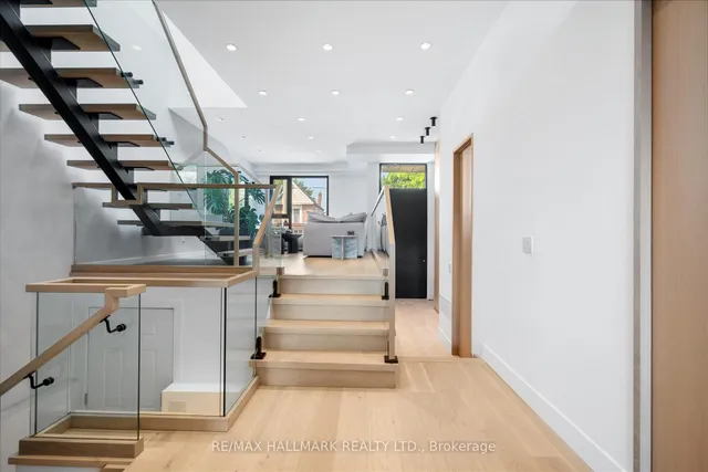 Additional image 4 of 31 Redwood Ave