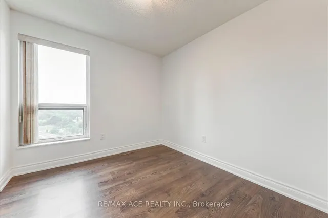 Additional image 9 of 275 Village Green Sq Unit 1323