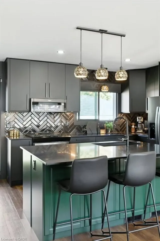 Additional image 27 of 30 Cloke Crt