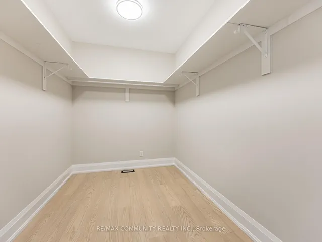 Additional image 22 of 37 Sugarbush Sq