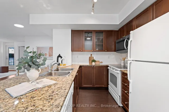 Additional image 6 of 761 Bay St Unit 605