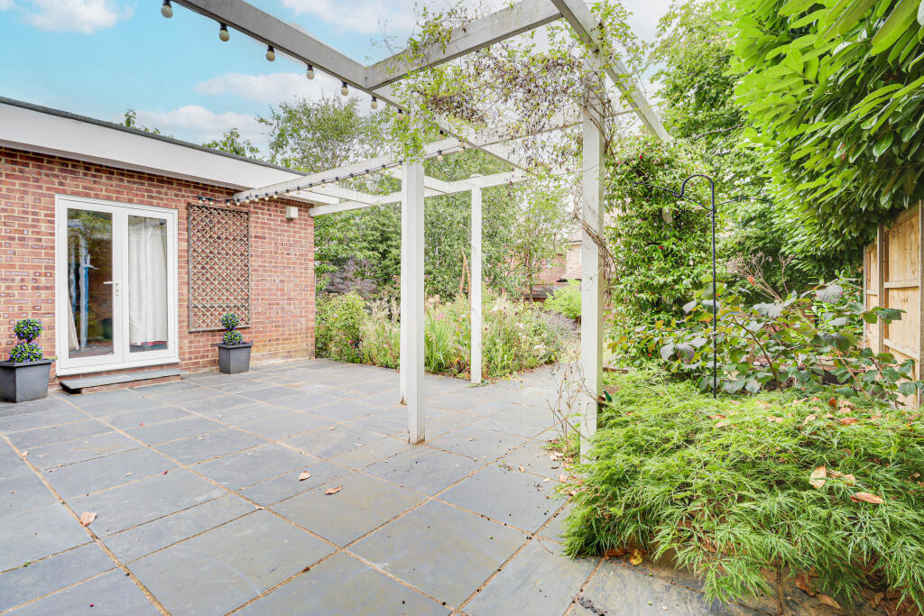 Additional image 25 of Penn Road, Park Street, St Albans, AL2