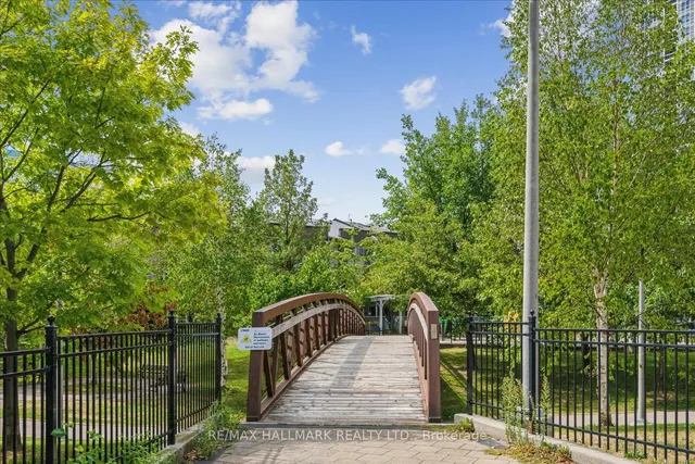 Additional image 14 of 125 Village Green Sq Unit 3006