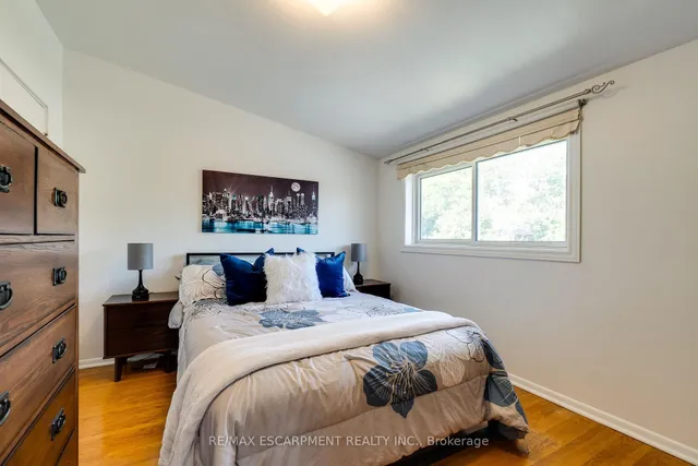 Additional image 23 of 17 RONALDSHAY Ave