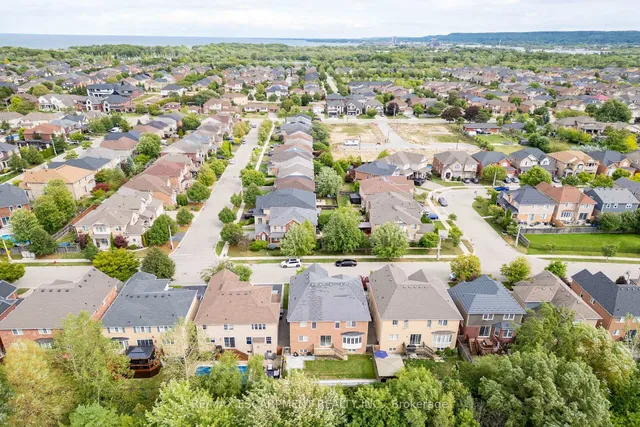 Additional image 38 of 48 Montreal Circ