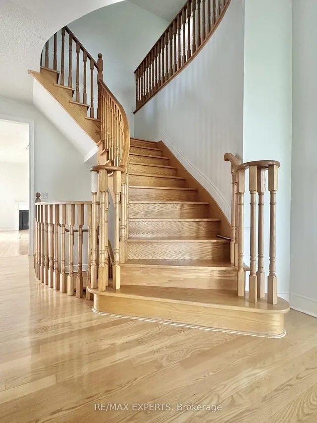 Additional image 9 of 2 Louvre Circ