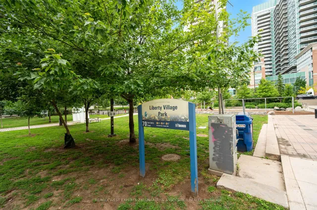 Additional image 39 of 59 East Liberty St Unit 315