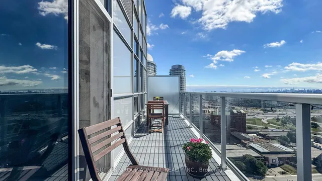 Additional image 17 of 181 Village Green Sq Unit PH15