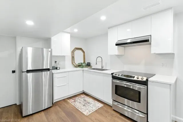 Additional image 30 of 30 Cloke Crt