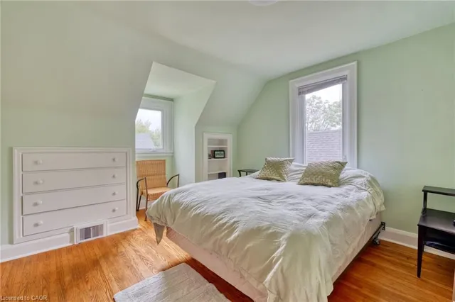 Additional image 18 of 33 East 12th St