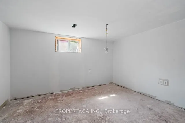 Additional image 22 of 35 Farrell Ave