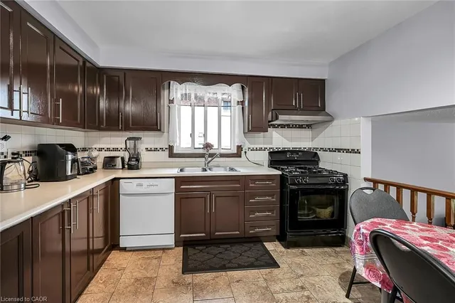 Additional image 12 of 140 Solomon Cres