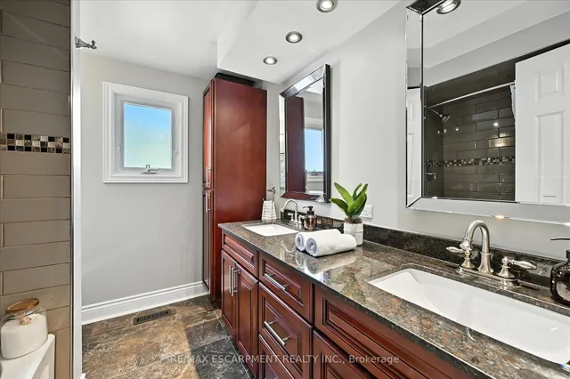 Additional image 24 of 10 Yorkview Pl