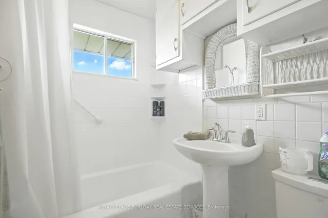 Additional image 16 of 572 Parkside Dr