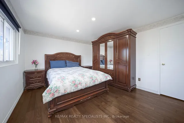 Additional image 27 of 28 Lincoln Crt