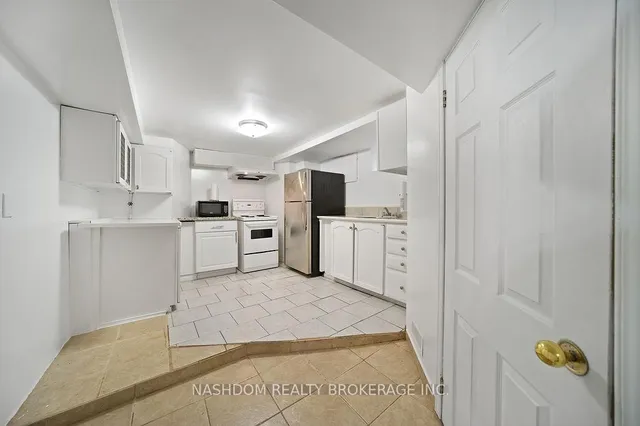 Additional image 18 of 82 Whitney Ave