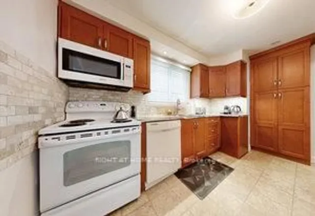 Additional image 13 of 66 CLIVEDEN Ave