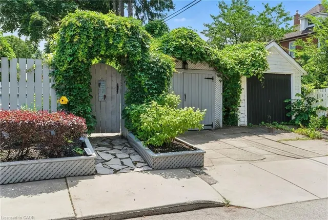 Additional image 46 of 98 Kensington Ave