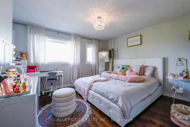 Additional image 32 of 812 Knotty Pine Grve