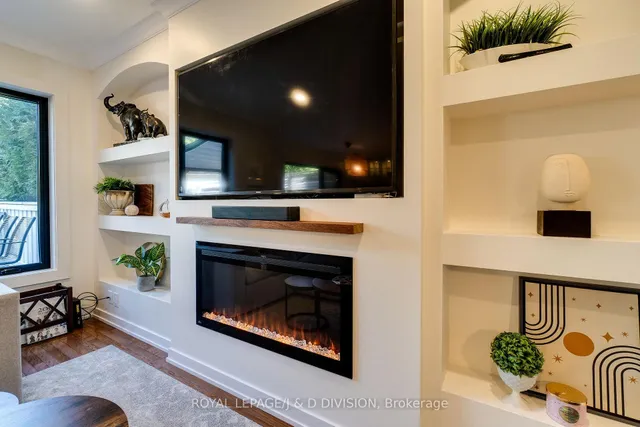 Additional image 13 of 2448 Capilano Cres