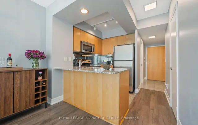 Additional image 15 of 8 Scollard St Unit 1405