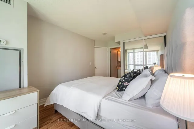 Additional image 5 of 215 Fort York Blvd Unit 502