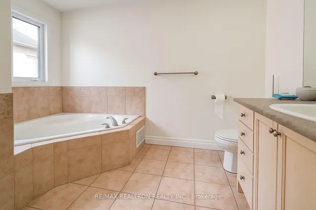 Additional image 13 of 25 Model Ave