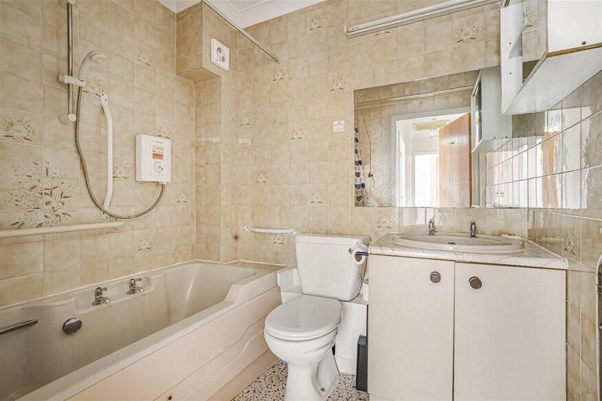 Additional image 8 of Roundwood Lane, Harpenden, AL5