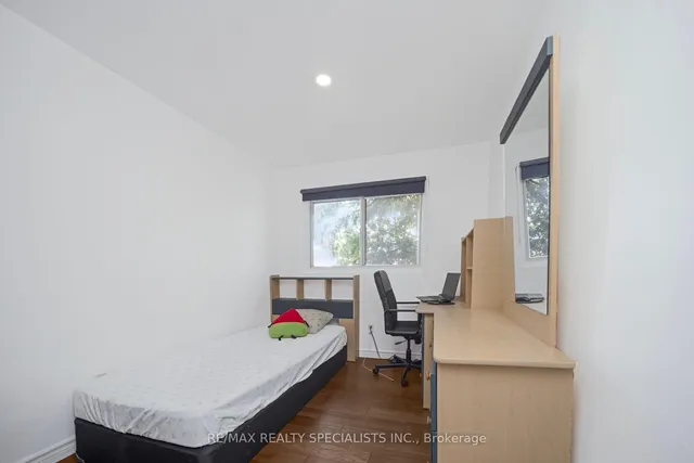 Additional image 34 of 28 Lincoln Crt