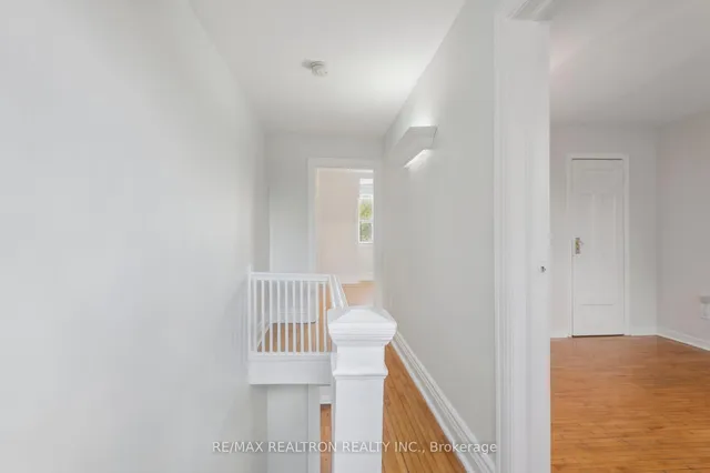 Additional image 38 of 10 Coxwell Ave