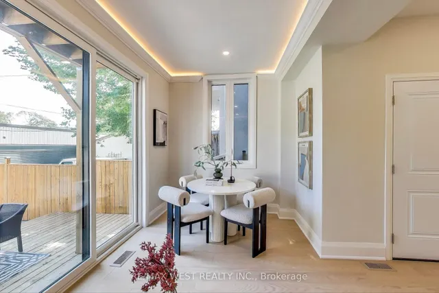 Additional image 10 of 21 Rolyat St