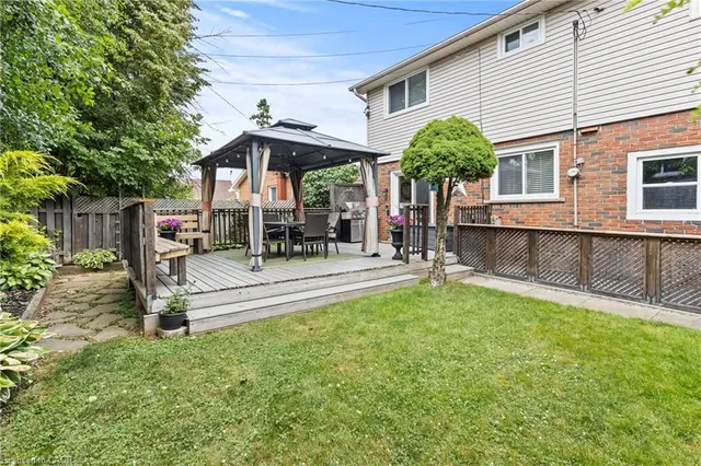 Additional image 27 of 992 Garth St