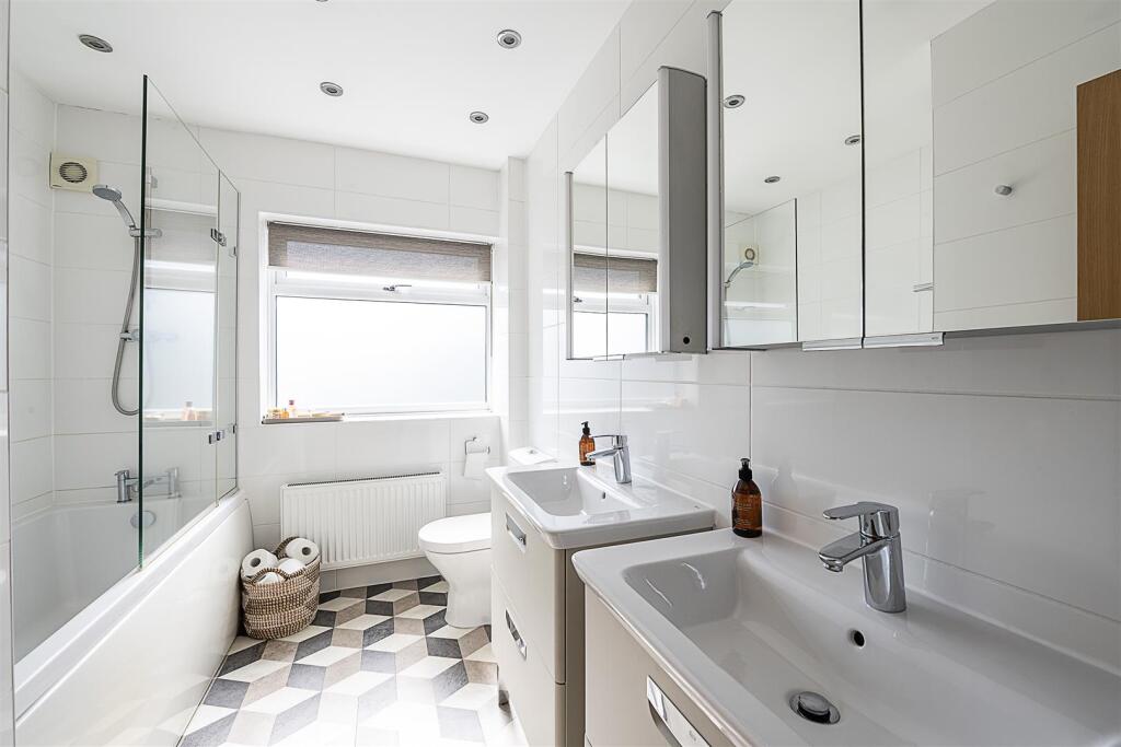 Additional image 10 of Tuffnells Way, Harpenden